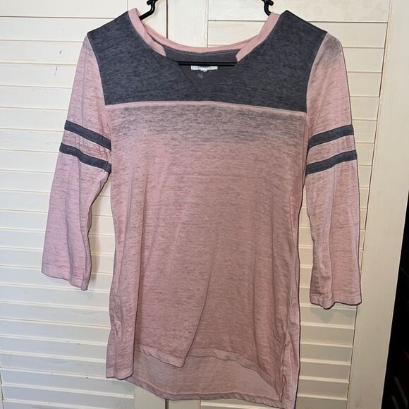 Maurices Womens Pink Grey Raglan Sleeve Burnout Top Small - Picture 1 of 4